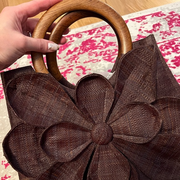 Mar y Sol Guadalupe floral raffia bag with wooden handles - Picture 3 of 5